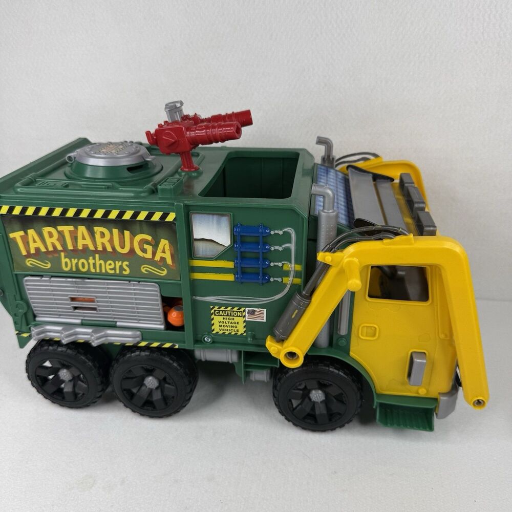 2015 Playmates TMNT Out of the Shadows Tartaruga Brothers Garbage Truck